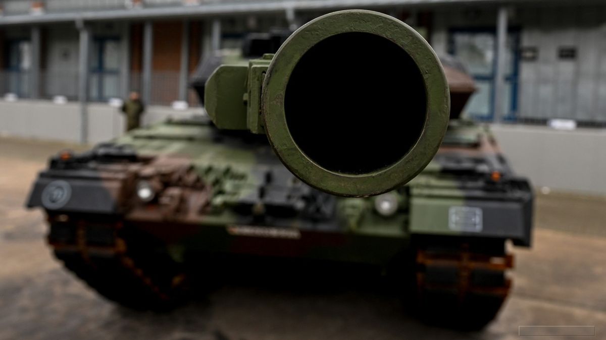 Ukrajina by mohla po Rusech střílet pětkrát víc. Chybějící munici doplní EU